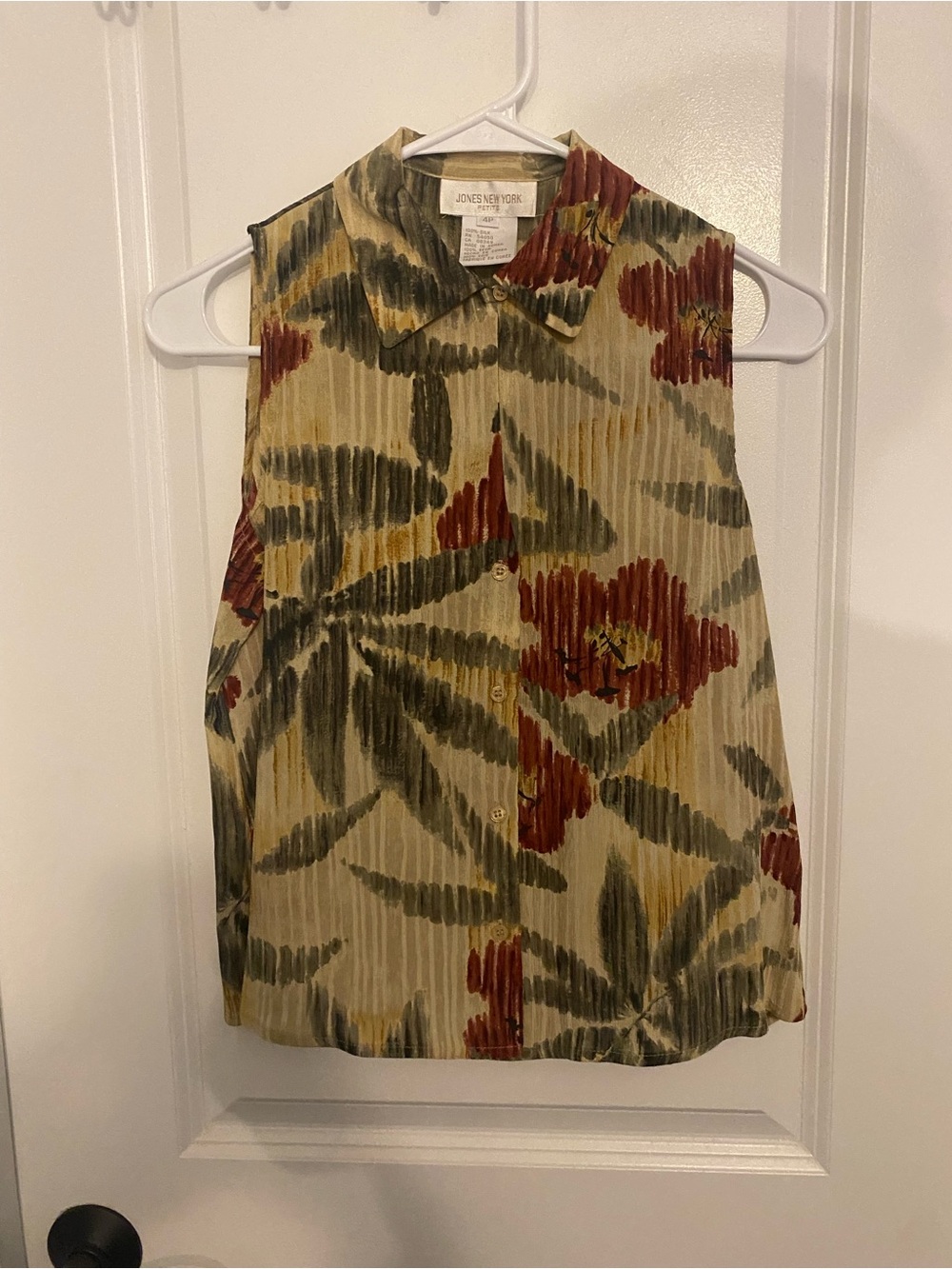 Jones New York Sleeveless 100% Silk Floral Print Button Front Top